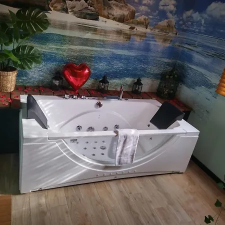 Loasis Des Sens Jacuzzi